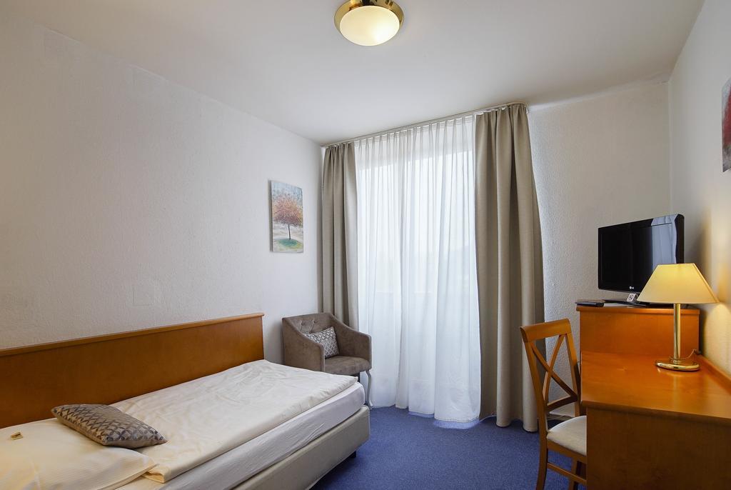 Hotel Maxim Langenfeld  Rom bilde