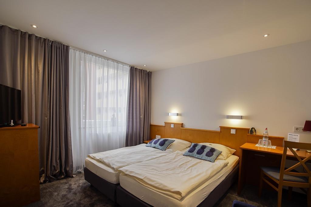 Hotel Maxim Langenfeld  Rom bilde