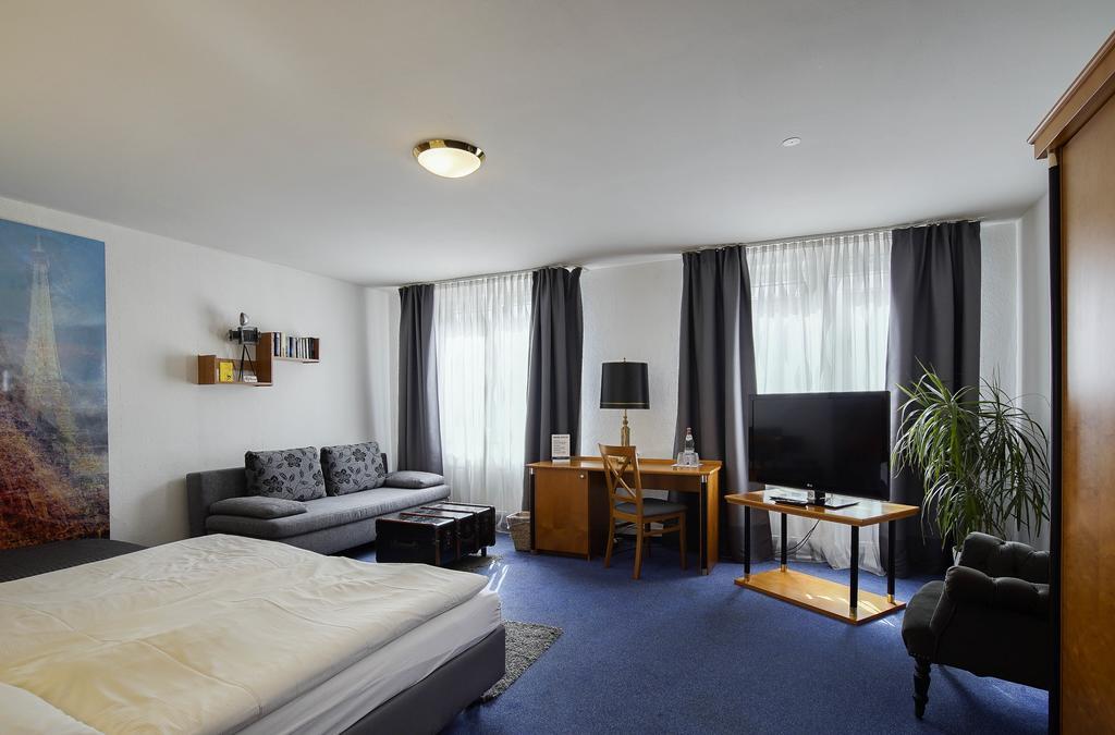 Hotel Maxim Langenfeld  Rom bilde